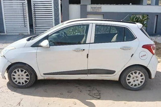 Hyundai Grand i10 स्पोर्टज़ Second-hand 2013 Hyundai Grand i10 स्पोर्टज़ for sale in Rewari