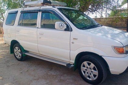 2013 Chevrolet Tavera Neo 3 LS 10 Seats BSIII