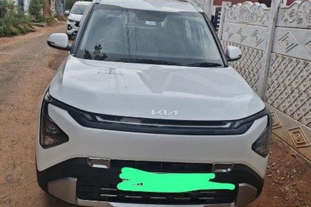 Second-hand 2025 Kia Carens Luxury Plus Diesel iMT 6 STR for sale in Avadi