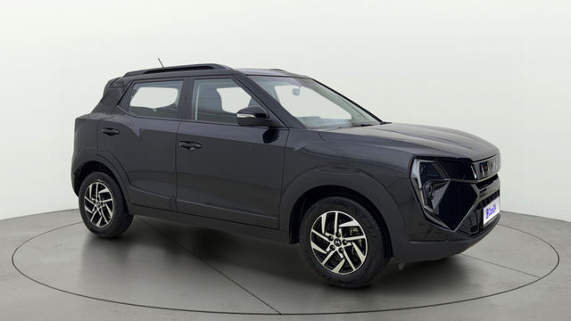 Mahindra XUV 3XO एएक्स5 एटी Second-hand 2025 Mahindra XUV 3XO एएक्स5 एटी for sale in Ahmedabad