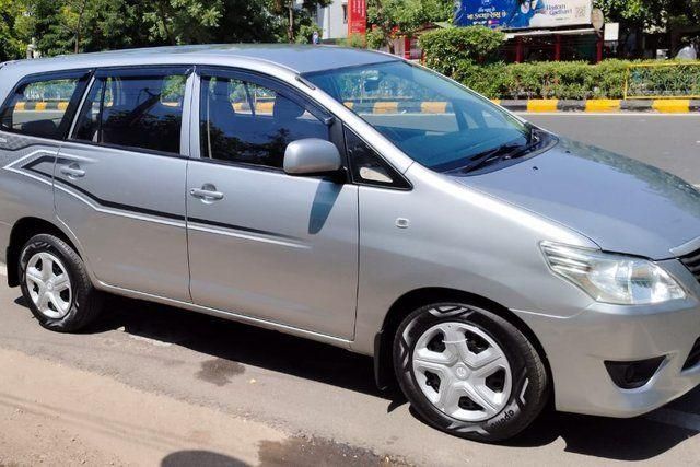 Toyota Innova 2.5 जी (Diesel) 7 Seater BS IV Second-hand 2016 Toyota Innova 2.5 जी (Diesel) 7 Seater BS IV for sale in Ahmedabad
