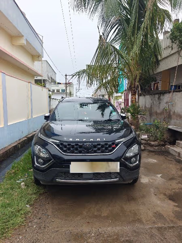 Tata Safari XZ प्लस 6 Str लाल Dark Edition Second-hand 2023 Tata Safari XZ प्लस 6 Str लाल Dark Edition for sale in Pune