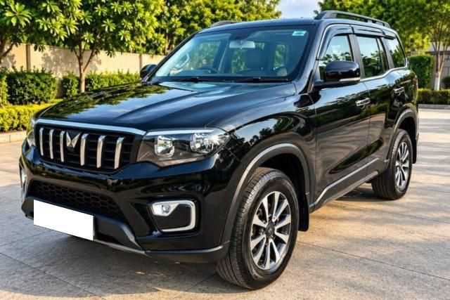 Second-hand 2025 Mahindra Scorpio N Z4 AT for sale in New Delhi