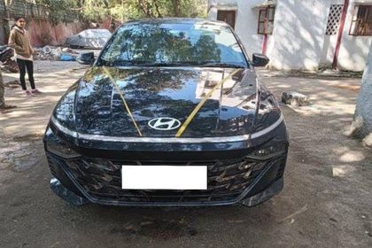 2025 Hyundai Verna एसएक्स Opt