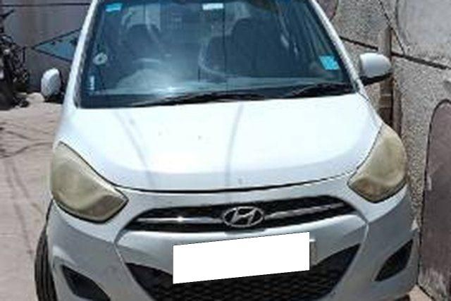 Hyundai i10 Magna Second-hand 2011 Hyundai i10 Magna for sale in Morbi