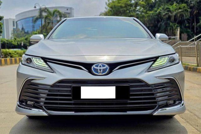 Second-hand 2022 Toyota Camry Hybrid 2.5 for sale in Mumbai