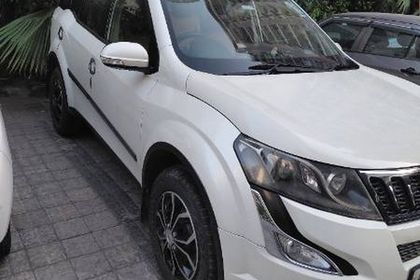 2016 Mahindra XUV500 R W10 FWD