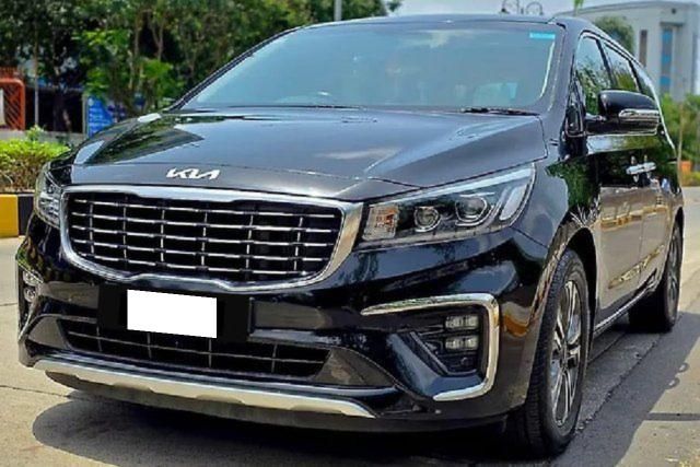 Second-hand 2023 Kia Carnival लिमोजिन प्लस for sale in Mumbai