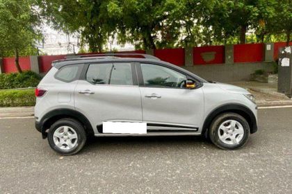 2022 Renault Triber RXT बीएस6