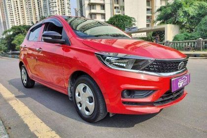 2024 Tata Tiago एक्सएम