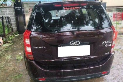 2015 Mahindra XUV500 W8 FWD