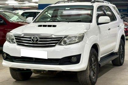 2015 Toyota Fortuner 4x2 AT