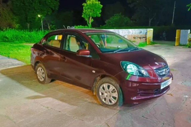 Honda Amaze एस रेनफोर्स्ड i-Vtech Second-hand 2014 Honda Amaze एस रेनफोर्स्ड i-Vtech for sale in Agra