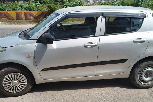 Maruti Suzuki Swift एलएक्सआई बीएस4 Second-hand 2016 Maruti Suzuki Swift एलएक्सआई बीएस4 for sale in Meerut