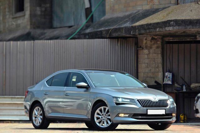 Skoda Superb LK 1.8 TSI AT Second-hand 2020 Skoda Superb LK 1.8 TSI AT for sale in Surat