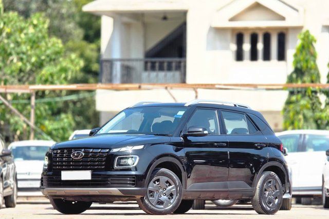 Second-hand 2024 Hyundai Venue एसएक्स for sale in Surat