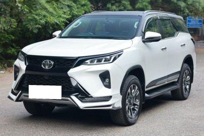 2025 Toyota Fortuner Legender 4x2 एटी