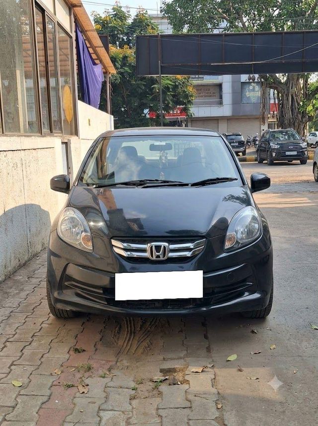 Honda Amaze एस रेनफोर्स्ड i-Vtech Second-hand 2013 Honda Amaze एस रेनफोर्स्ड i-Vtech for sale in Vadodara