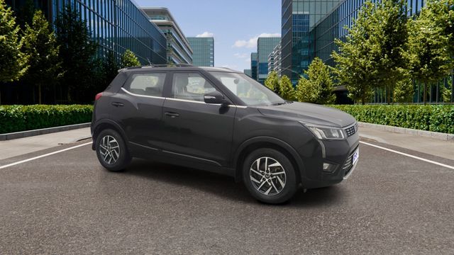 Mahindra XUV300 W8 ऑप्शन AMT बीएस6 Second-hand 2023 Mahindra XUV300 W8 ऑप्शन AMT बीएस6 for sale in Pune