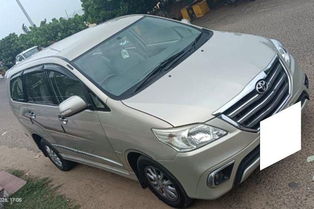 Toyota Innova 2.5 Z डीजल 7 Seater Second-hand 2014 Toyota Innova 2.5 Z डीजल 7 Seater for sale in Chennai