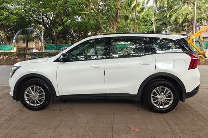 2025 Mahindra XUV700 एएक्स5 एस रेनफोर्स्ड 7 Str डीजल AT
