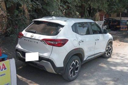 2023 Nissan Magnite XV लाल Edition बीएस6