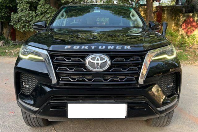 Second-hand 2023 Toyota Fortuner 4x2 एटी for sale in New Delhi