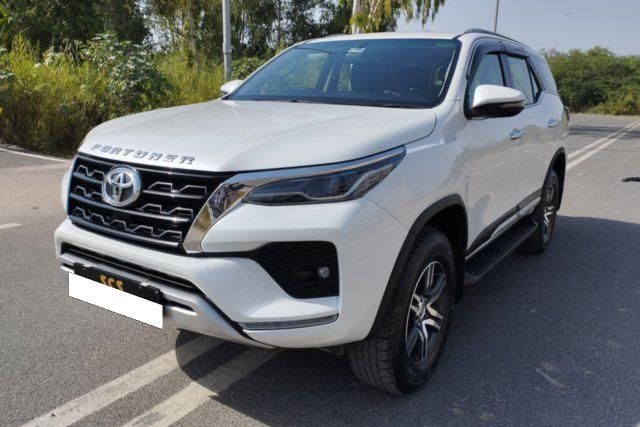 Toyota Fortuner 4x2 डीजल एटी Second-hand 2026 Toyota Fortuner 4x2 डीजल एटी for sale in New Delhi