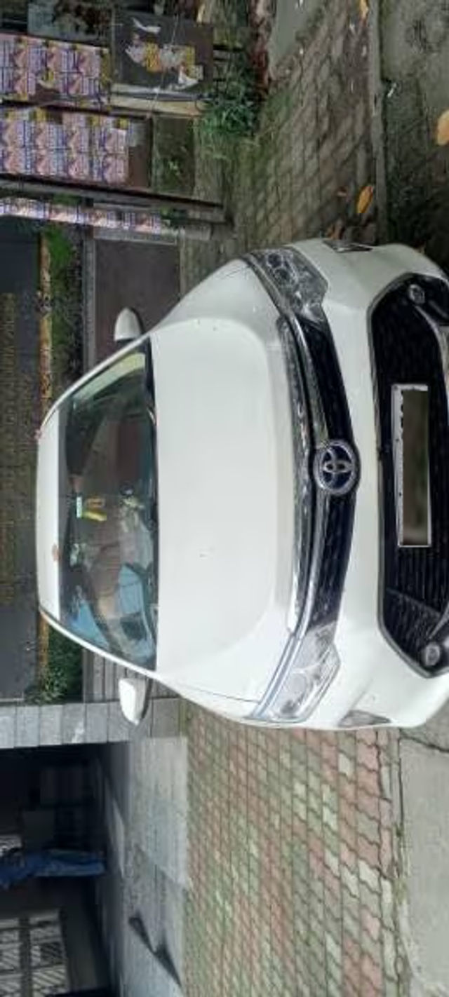Second-hand 2017 Toyota Camry Hybrid for sale in Kolkata