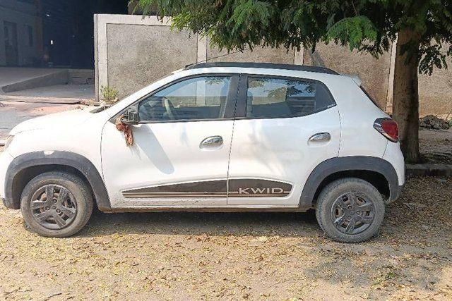 Renault KWID 1.0 RXT ऑप्शनल Second-hand 2018 Renault KWID 1.0 RXT ऑप्शनल for sale in Surat