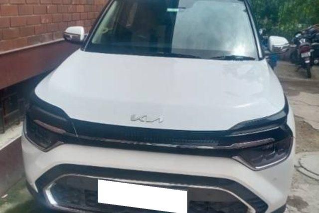 Second-hand 2022 Kia Carens Luxury Plus Turbo DCT 2022-2023 for sale in New Delhi