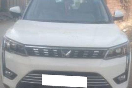 2023 Mahindra XUV300 W8