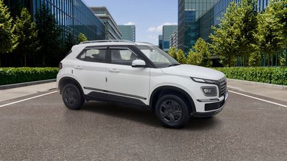 2025 हुंडई वेन्यू SX Executive