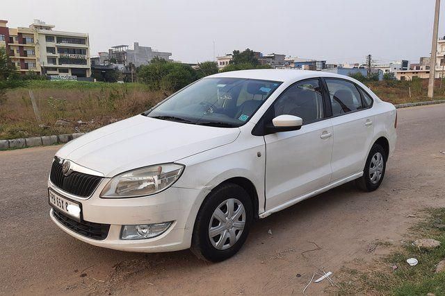 Skoda Rapid 1.6 MPI Ambition Second-hand 2013 Skoda Rapid 1.6 MPI Ambition for sale in Chandigarh