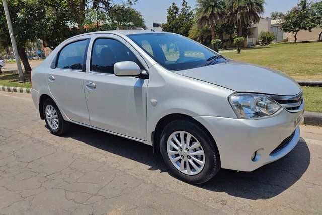 Toyota Etios वी Second-hand 2011 Toyota Etios वी for sale in Chandigarh