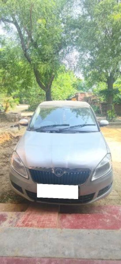 2011 Skoda Fabia 1.2 एमपीआई Ambiente पेट्रोल
