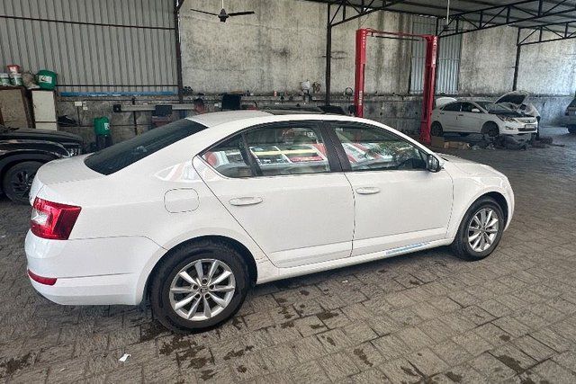 Skoda Octavia स्टाइल प्लस 2.0 TDI AT Second-hand 2016 Skoda Octavia स्टाइल प्लस 2.0 TDI AT for sale in Bardoli