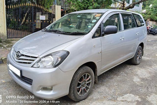 Toyota Innova 2.5 जी (Diesel) 7 Seater BS III Second-hand 2011 Toyota Innova 2.5 जी (Diesel) 7 Seater BS III for sale in Mumbai