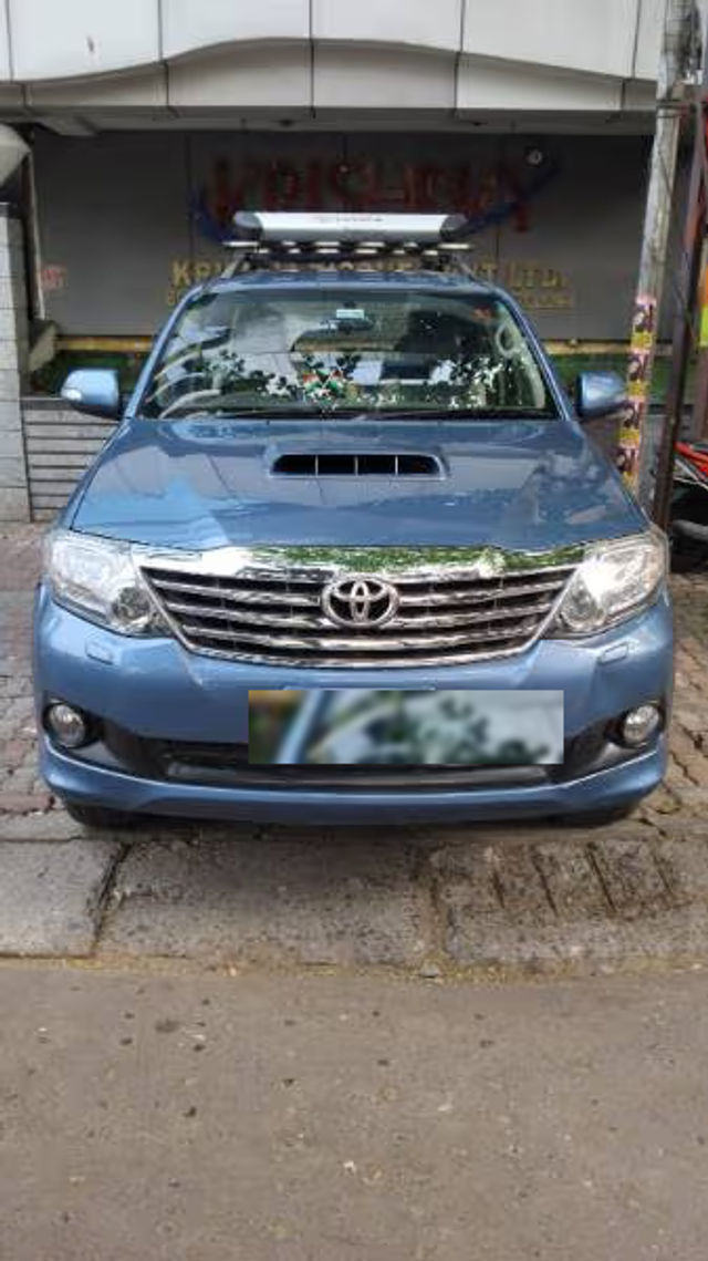 Second-hand 2012 Toyota Fortuner 4x2 4 Speed AT for sale in Kolkata