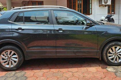 2023 Volkswagen Taigun 1.0 हाईलाइन AT