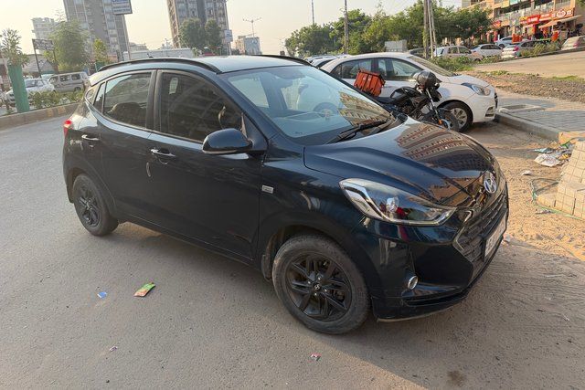 Second-hand 2019 Hyundai Grand i10 Nios AMT स्पोर्टज़ for sale in Ahmedabad