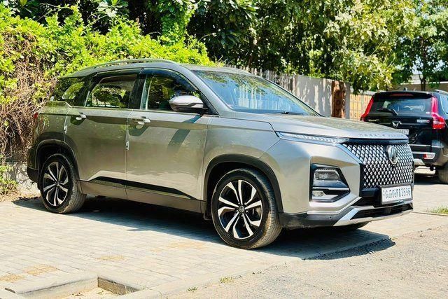 Second-hand 2024 MG Hector Plus Savvy Pro CVT 7 Str 2023-2025 for sale in Ahmedabad
