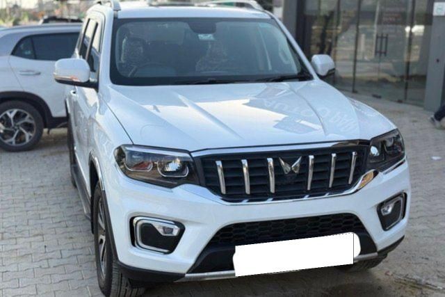 Second-hand 2025 Mahindra Scorpio N Z8T AT for sale in New Delhi