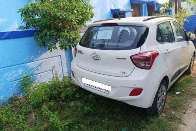 Hyundai Grand i10 Sportz Second-hand 2016 Hyundai Grand i10 Sportz for sale in Kolkata