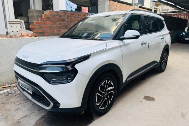 Second-hand 2023 Kia Carens Luxury Plus Diesel iMT for sale in Chennai