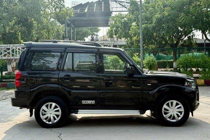 2020 महिंद्रा स्कॉर्पियो S7 140 BSIV