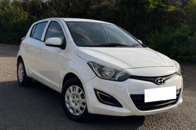 Hyundai i20 मैग्ना 1.4 CRDi (Diesel) Second-hand 2013 Hyundai i20 मैग्ना 1.4 CRDi (Diesel) for sale in Mumbai