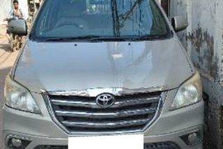 Used 2.5 VX (Diesel) 8 Seater BS IV