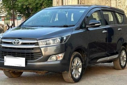 2017 Toyota Innova Crysta 2.4 वीएक्स MT बीएस4