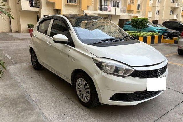 Tata Tiago 1.05 Revotorq एक्सटी Second-hand 2019 Tata Tiago 1.05 Revotorq एक्सटी for sale in Lucknow